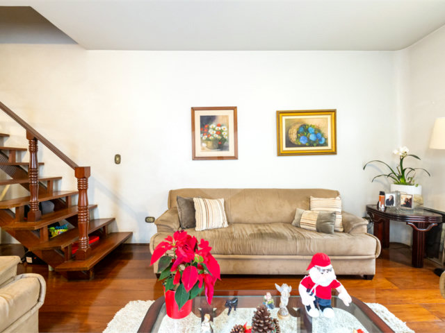 Casa à venda com 4 quartos, sendo 2 suítes,  em Campo Belo, São Paulo, SP