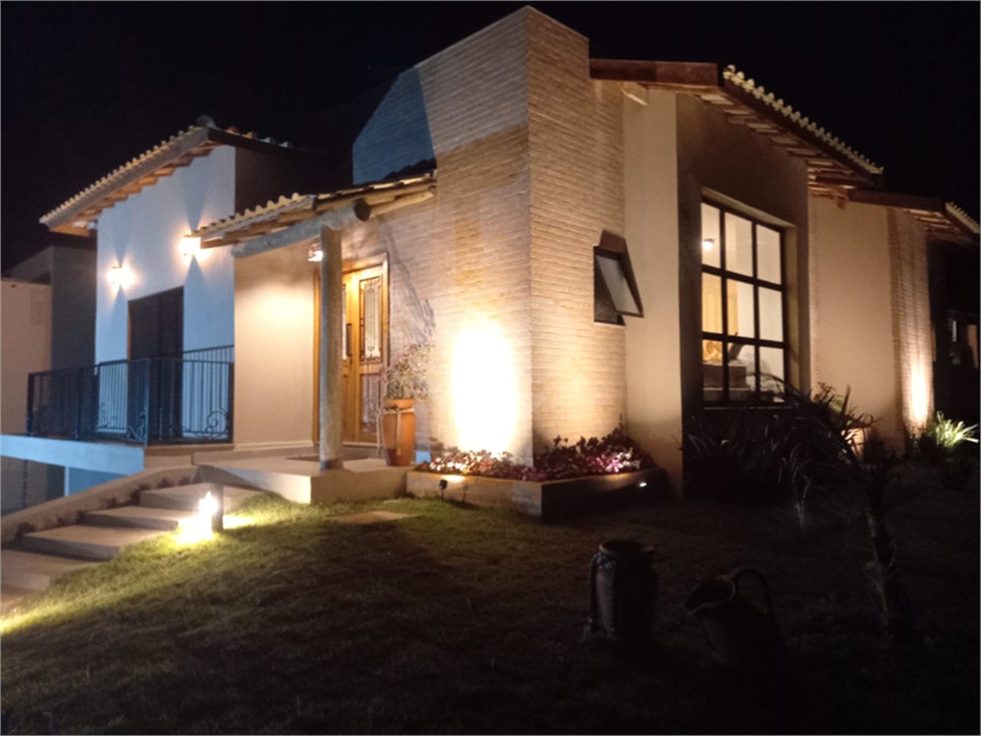 Casa à venda com 4 quartos, sendo 2 suítes,  no condomínio Riviera de Santa Cristina XIII, Paranapanema - SP