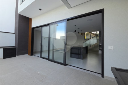 Casa à venda com 3 suítes no condomínio Helena Maria, Sorocaba - SP