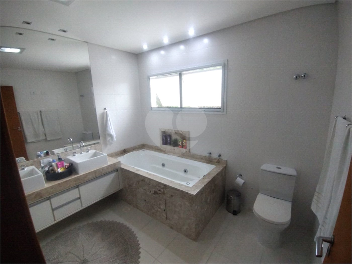 Casa à venda com 4 suítes no condomínio Altos da Serra Vi, São José dos Campos - SP