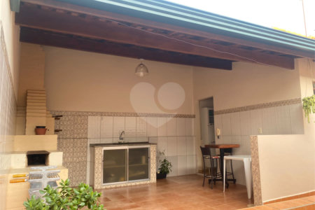 Casa à venda com 2 quartos, sendo 1 suíte, em Vila Deyse, Itapetininga, SP