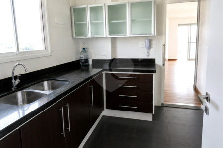 Apartamento à venda com 3 suítes em Moema, São Paulo, SP