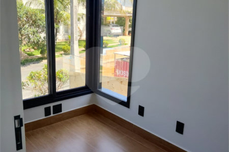 Casa à venda com 3 quartos, sendo 1 suíte,  no condomínio Madre Maria Vilac, Valinhos - SP