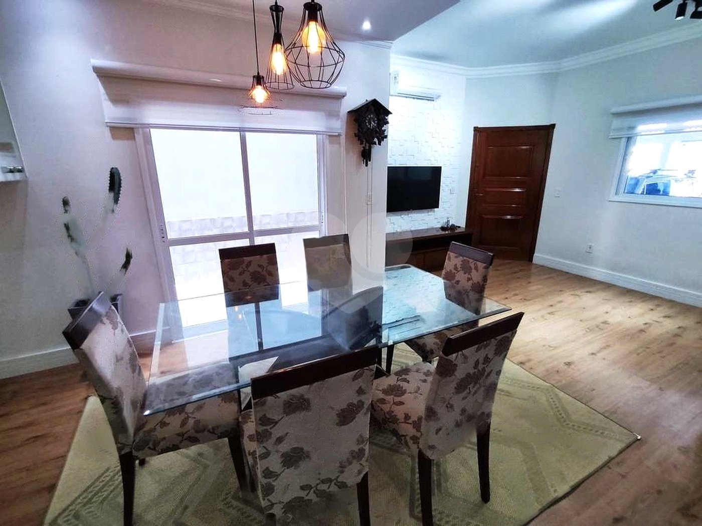 Sobrado à venda com 3 quartos, sendo 1 suíte,  em Residencial Colinas, Mogi das Cruzes, SP
