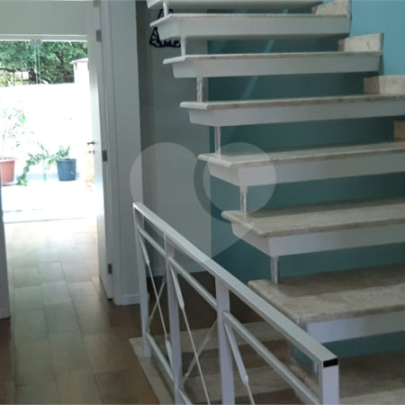 Casa à venda com 3 quartos, sendo 1 suíte, no condomínio Reserva das Flores - Casas, Guarulhos - SP
