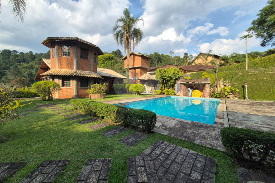 Casa à venda com 3 quartos, sendo 1 suíte, no condomínio Alpes da Cantareira, Mairiporã - SP