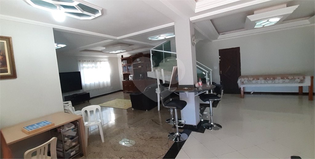 Casa à venda com 4 quartos, sendo 1 suíte, no Centro, Bom Jesus dos Perdões, SP