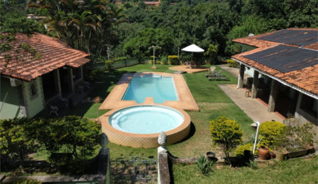 Casa à venda ou para alugar com 5 quartos, sendo 2 suítes, no condomínio Restinga Verde, São Roque - SP