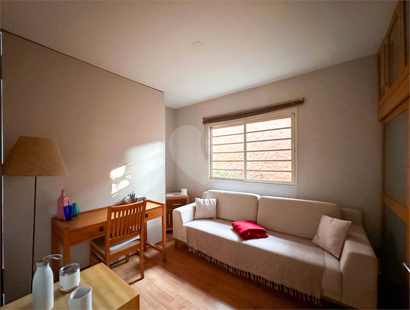 Casa à venda com 3 quartos, sendo 1 suíte,  no condomínio Barão do Triunfo, São Paulo - SP