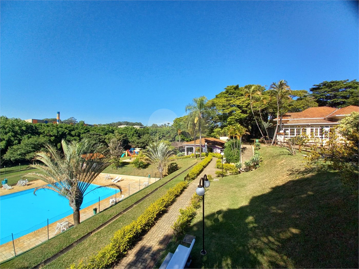 Casa à venda com 5 quartos, sendo 3 suítes, no condomínio Vinhas da Vista Alegre - Lado Sede, Vinhedo - SP