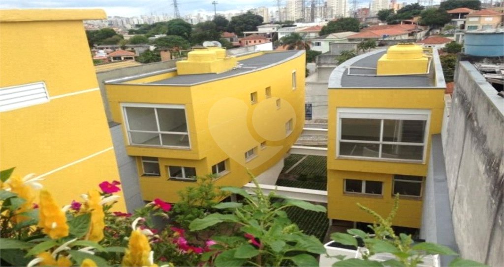 Casa à venda com 3 quartos, sendo 1 suíte,  no condomínio Residencial Vegas, São Paulo - SP