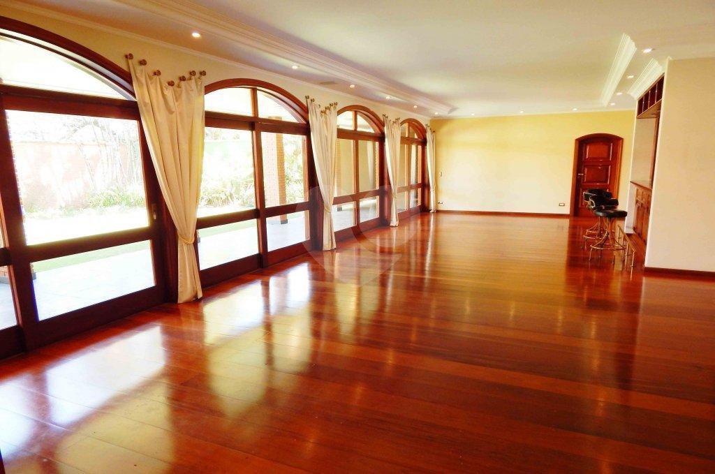 Sobrado à venda com 6 suítes em Jardim Cordeiro, São Paulo, SP