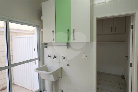 Casa à venda com 3 suítes no condomínio Recanto dos Paturis, Vinhedo - SP