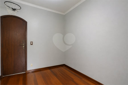 Sobrado à venda com 3 quartos, sendo 1 suíte, em Jardim Utinga, Santo André, SP