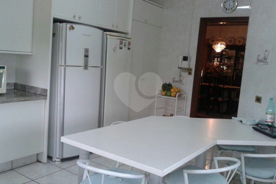 Casa Térrea à venda ou para alugar com 4 suítes em Jardim Floresta, São Paulo, SP