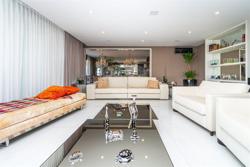 Apartamento à venda com 4 quartos, sendo 3 suítes,  em Campo Belo, São Paulo, SP