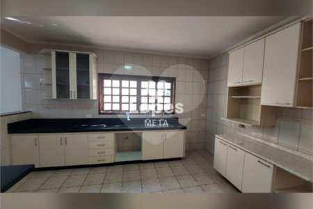 Casa à venda com 3 quartos, sendo 1 suíte, no condomínio Eldourado, São José dos Campos - SP