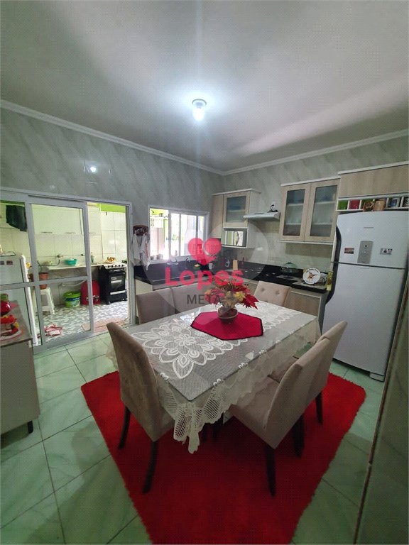 Sobrado à venda com 4 quartos, sendo 1 suíte,  em Jardim Rodolfo, São José dos Campos, SP