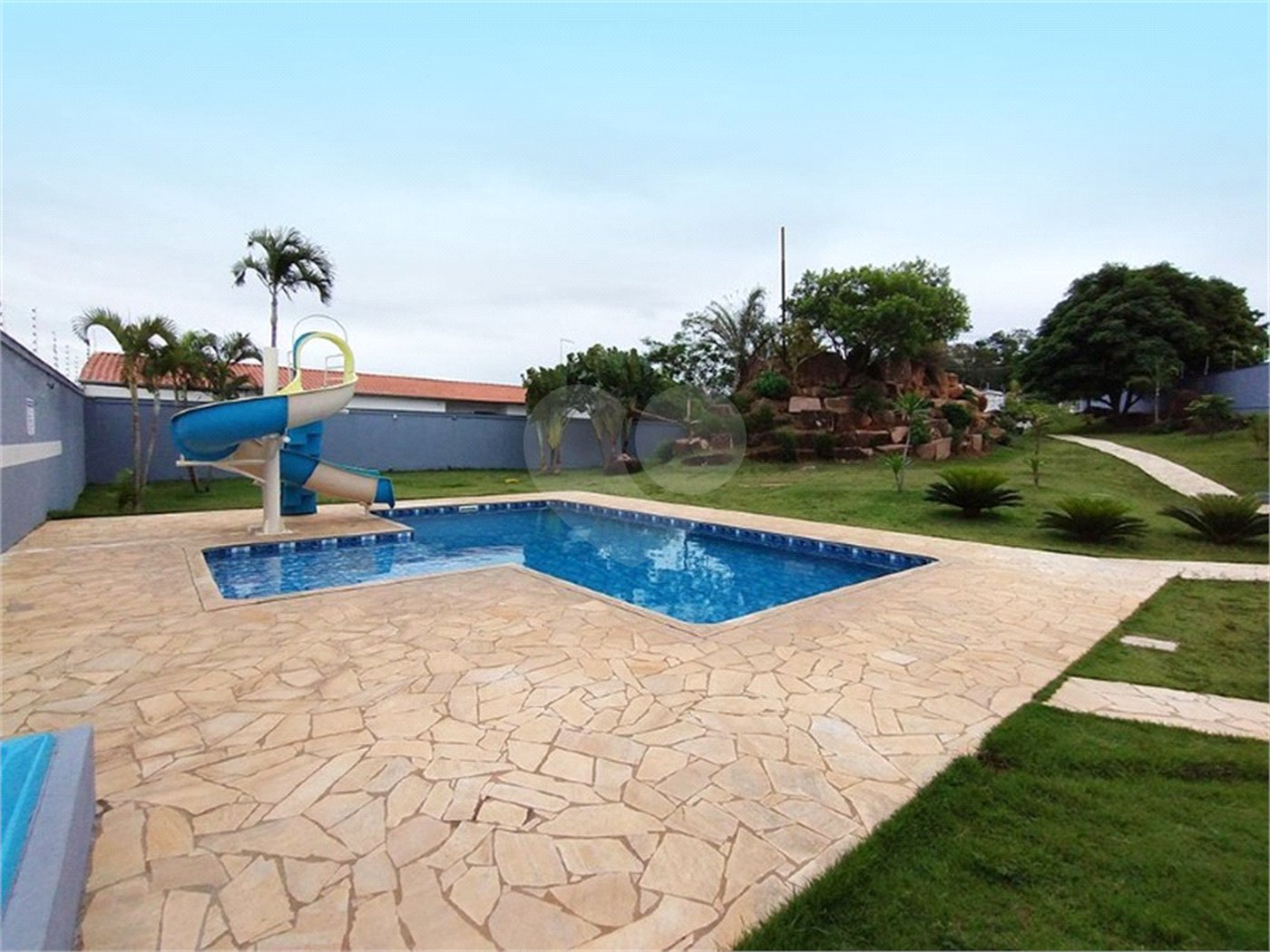 Casa à venda com 3 quartos, sendo 1 suíte, no condomínio Rio das Pedras, Salto - SP