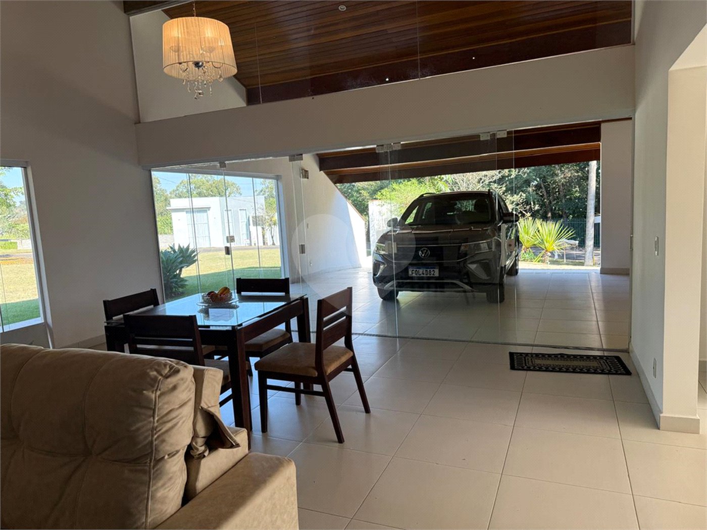Casa à venda com 3 quartos, sendo 1 suíte, no condomínio Vale do Lago, Sorocaba - SP