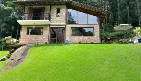 Casa à venda com 3 quartos, sendo 1 suíte, no condomínio Sausalito, Mairiporã - SP