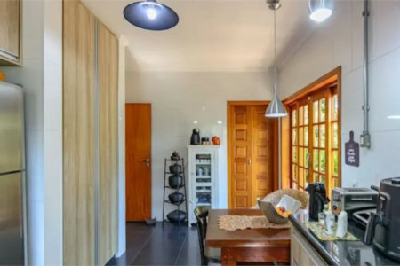 Casa à venda com 4 quartos, sendo 2 suítes, em Granja Viana, Cotia, SP