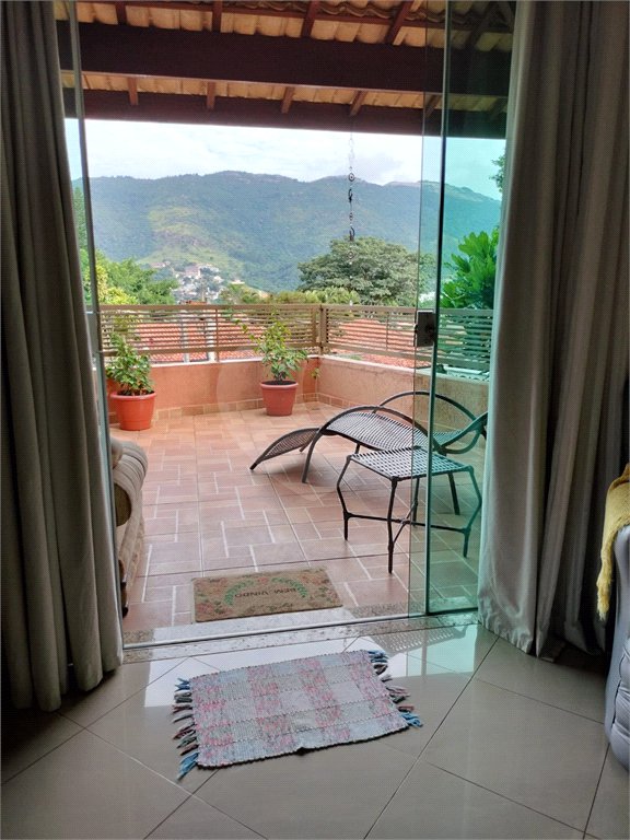 Sobrado à venda com 4 quartos, sendo 2 suítes, em Vila Petrópolis, Atibaia, SP