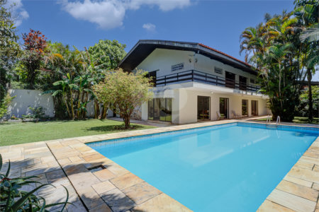 Casa Térrea à venda com 5 quartos, sendo 4 suítes, em Interlagos, São Paulo, SP