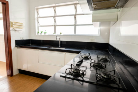 Apartamento perto da praia com 4 dormitórios à venda, 184 m² por R$ 980.000 - Gonzaga - Santos/SP