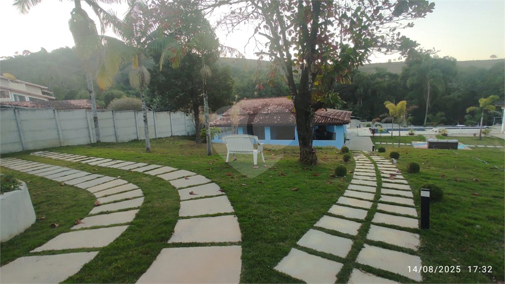 Casa à venda com 3 quartos, sendo 1 suíte, no condomínio Alpes Douro, Bom Jesus dos Perdões - SP