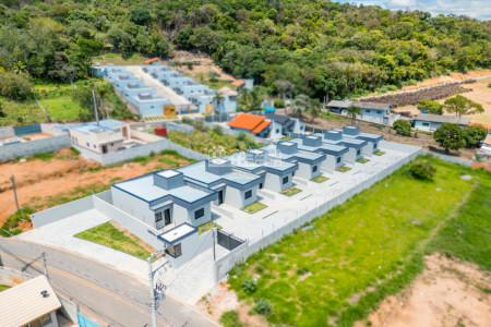Casa térrea à venda com 3 quartos, sendo 1 suíte, no condomínio Flores da Usina, Atibaia - SP