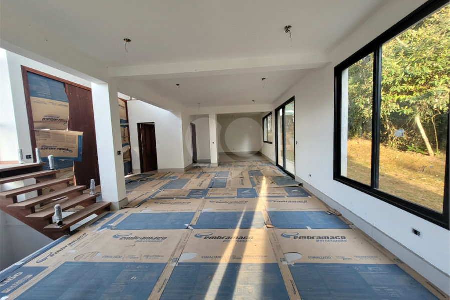 Casa à venda com 6 quartos, sendo 4 suítes, no condomínio Suíça da Cantareira, Mairiporã - SP
