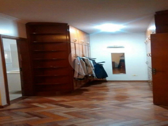 Sobrado à venda com 3 suítes em Jardim Peri, São Paulo, SP