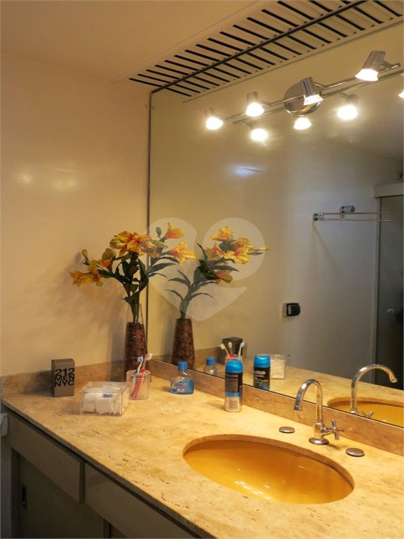 Apartamento à venda com 3 quartos, sendo 1 suíte,  em Vila Andrade, São Paulo, SP