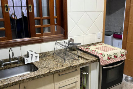 Casa à venda com 3 quartos, sendo 2 suítes, no condomínio Palmas, São Paulo - SP