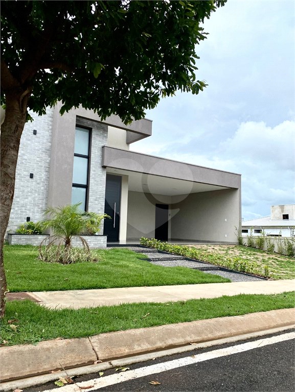 Casa à venda com 3 suítes no condomínio Portal das Tipuanas, Araraquara - SP