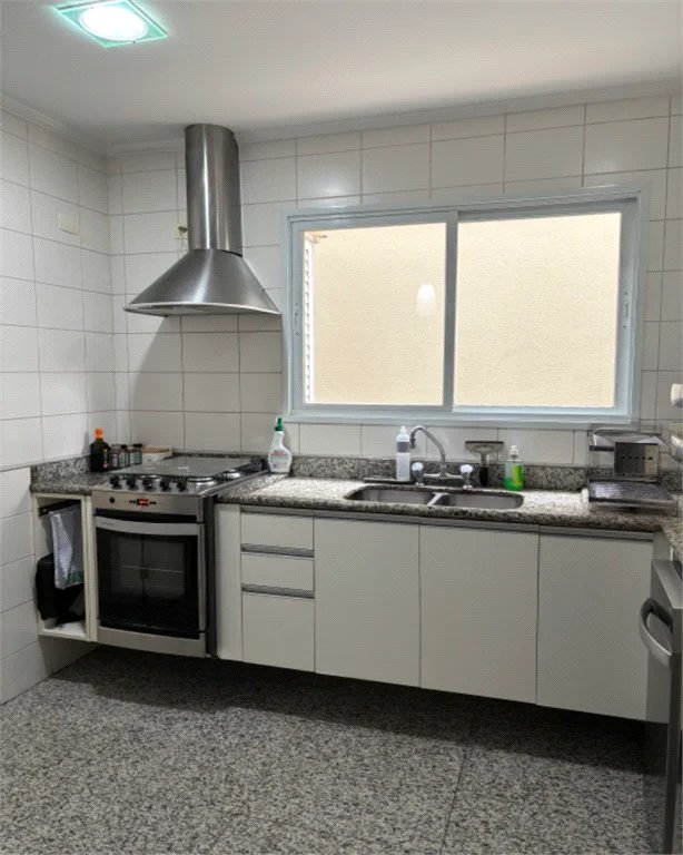 Casa à venda com 4 quartos, sendo 3 suítes,  no condomínio Vila Carmel, São Paulo - SP