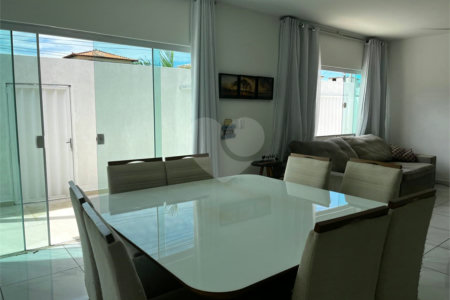Casa à venda com 4 quartos, sendo 2 suítes, em Peró, Cabo Frio, RJ