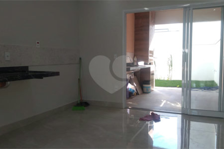 Casa à venda com 3 quartos, sendo 1 suíte, no condomínio Terras da Estância, Paulínia - SP