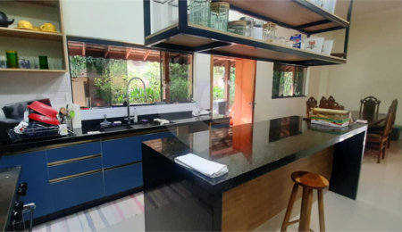 Casa à venda ou para alugar com 5 quartos, sendo 4 suítes,  no condomínio Sausalito, Mairiporã - SP