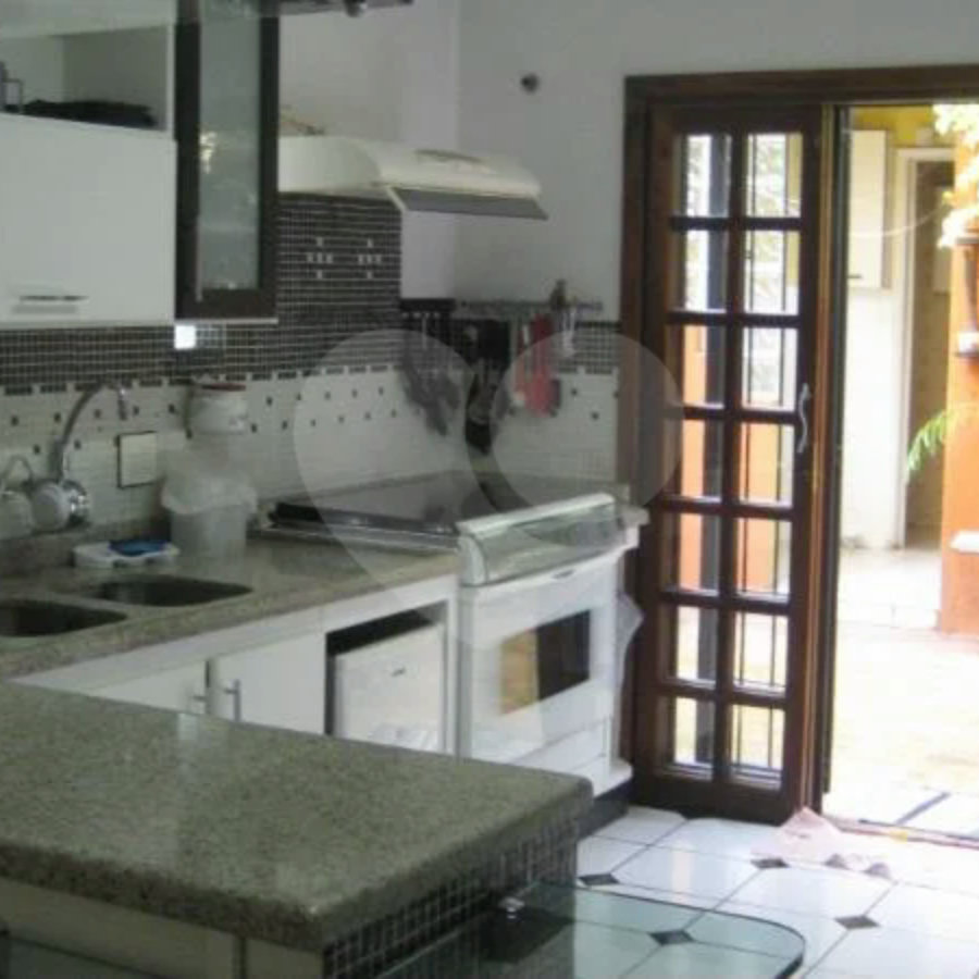 Casa à venda com 3 quartos, sendo 1 suíte, em Parque Imperial, São Paulo, SP
