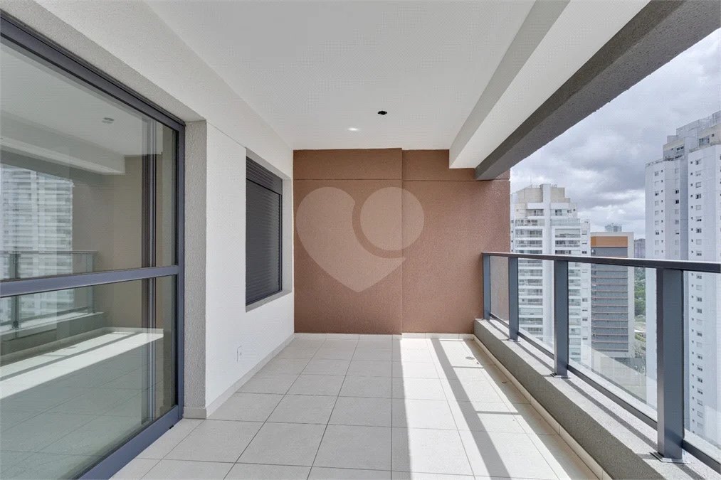 Apartamento à venda com 3 quartos, sendo 1 suíte,  em Alto da Boa Vista, São Paulo, SP