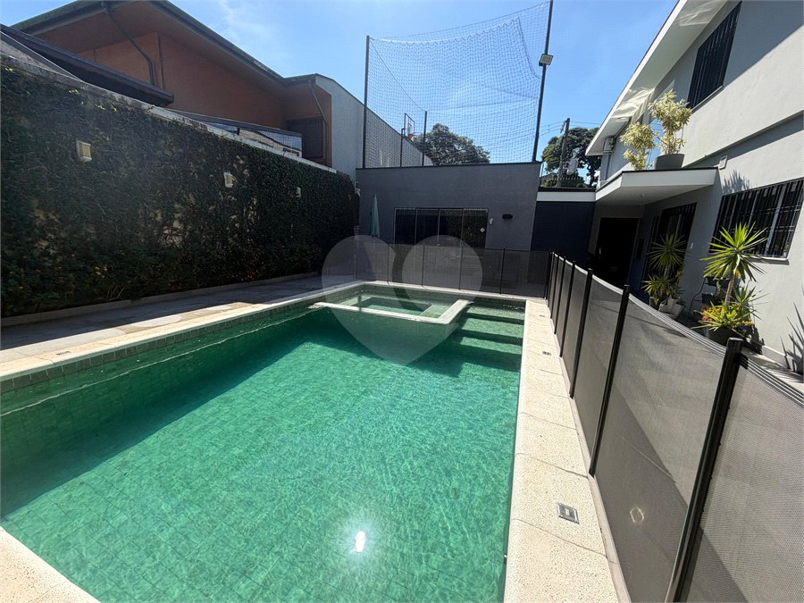 Sobrado à venda com 4 quartos, sendo 3 suítes, em Jardim Prudência, São Paulo, SP
