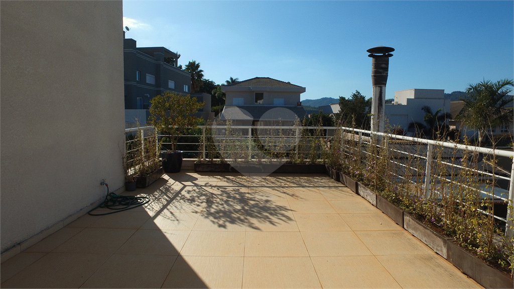 Casa à venda com 4 suítes no condomínio Figueira Gardn, Atibaia - SP