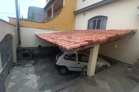 Casa à venda com 2 quartos, sendo 1 suíte, no condomínio Parque Central, Rio de Janeiro - RJ