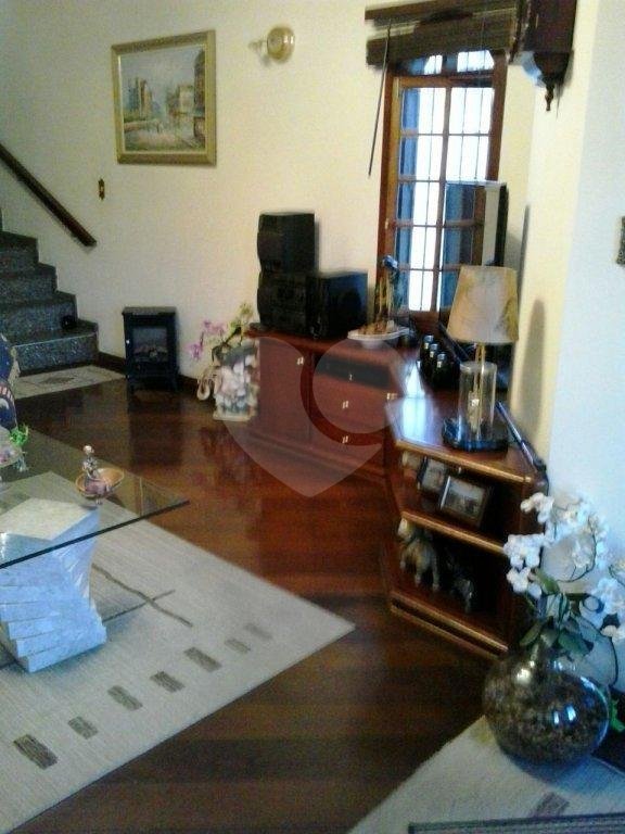 Sobrado à venda com 3 quartos, sendo 1 suíte, em Vila Galvão, Guarulhos, SP