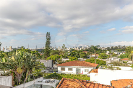 Casa à venda com 4 quartos, sendo 3 suítes, em Vila Nova Conceição, São Paulo, SP