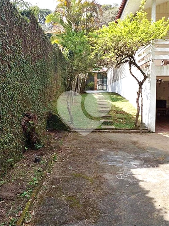 Casa à venda com 4 quartos, sendo 1 suíte,  no condomínio Parque Imperial da Cantareira, Mairiporã - SP