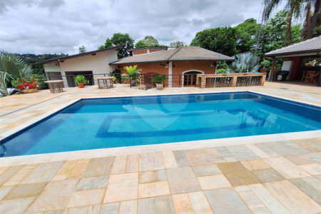 Casa à venda com 7 quartos, sendo 3 suítes, no condomínio Chacaras do Lago, Vinhedo - SP