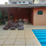Sobrado à venda com 4 quartos, sendo 2 suítes, em Vila Petrópolis, Atibaia, SP